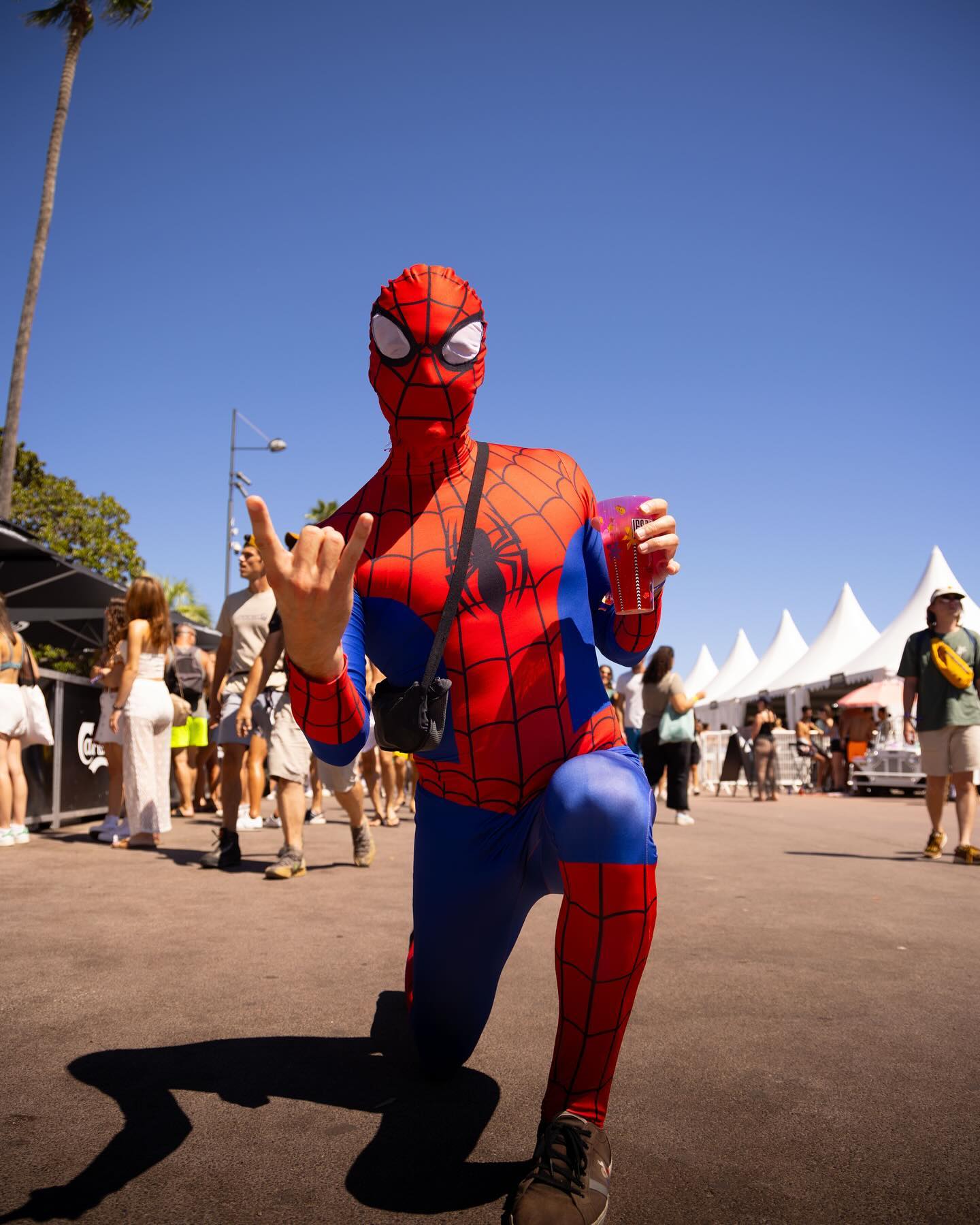 N - Ropa de festival